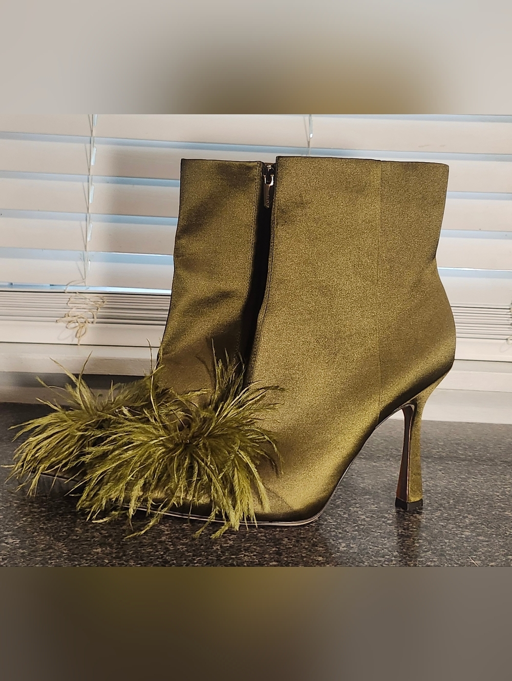 SOLD‼️- Sam Edelman Olive Green Feather Detail  Women’s Booties - Picture 3 of 7